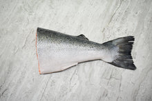 Load image into Gallery viewer, Salmon tail [WHOLE]
